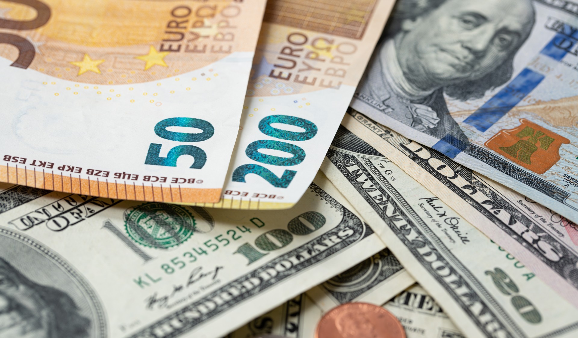 Euro Higher After Spanish CPI Dollar Lower Ahead Of Busy Central Banks 